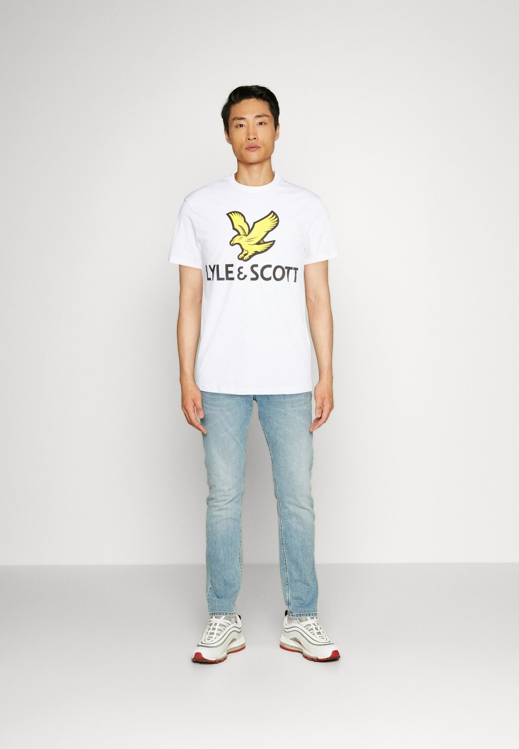 

Футболка с принтом Lyle & Scott, белый