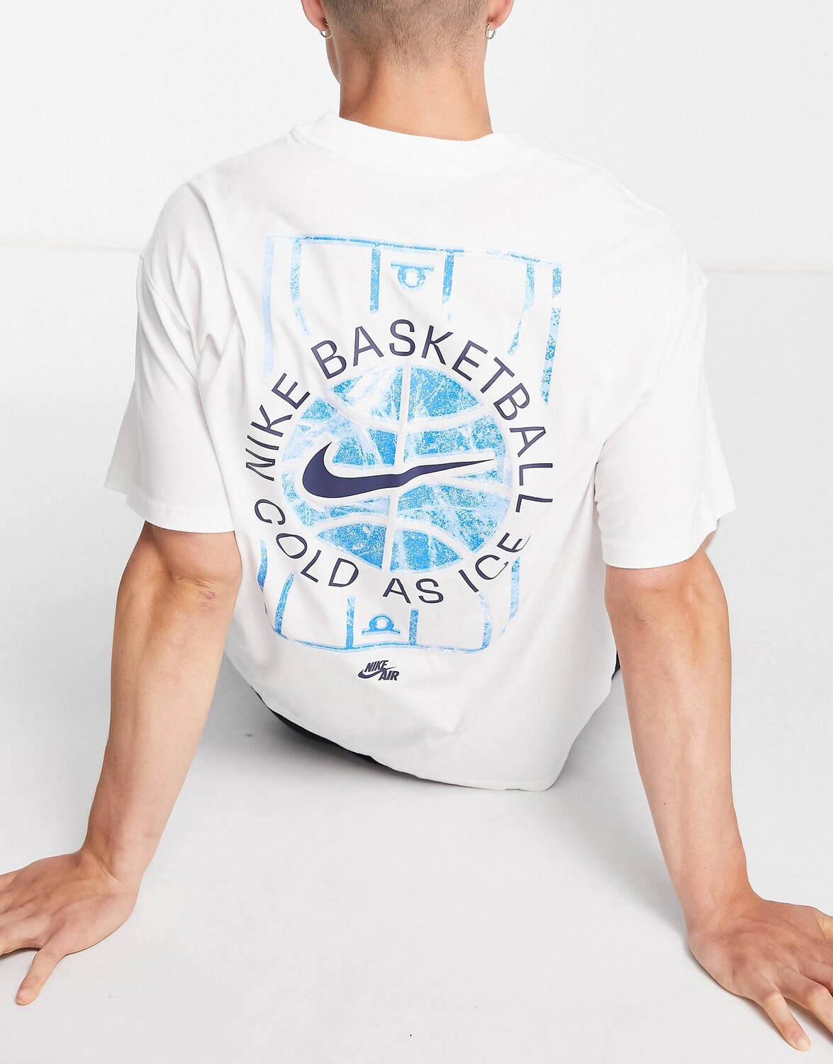 

Белая футболка с принтом на спине Nike Basketball