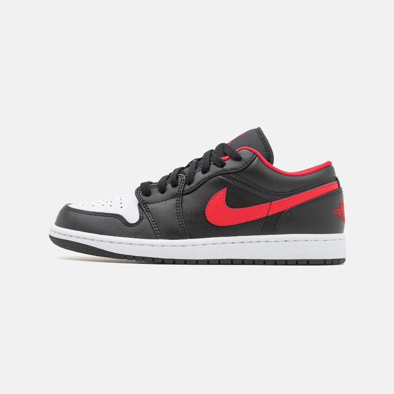 цена Кеды Nike Air Jordan 1, красный/черный