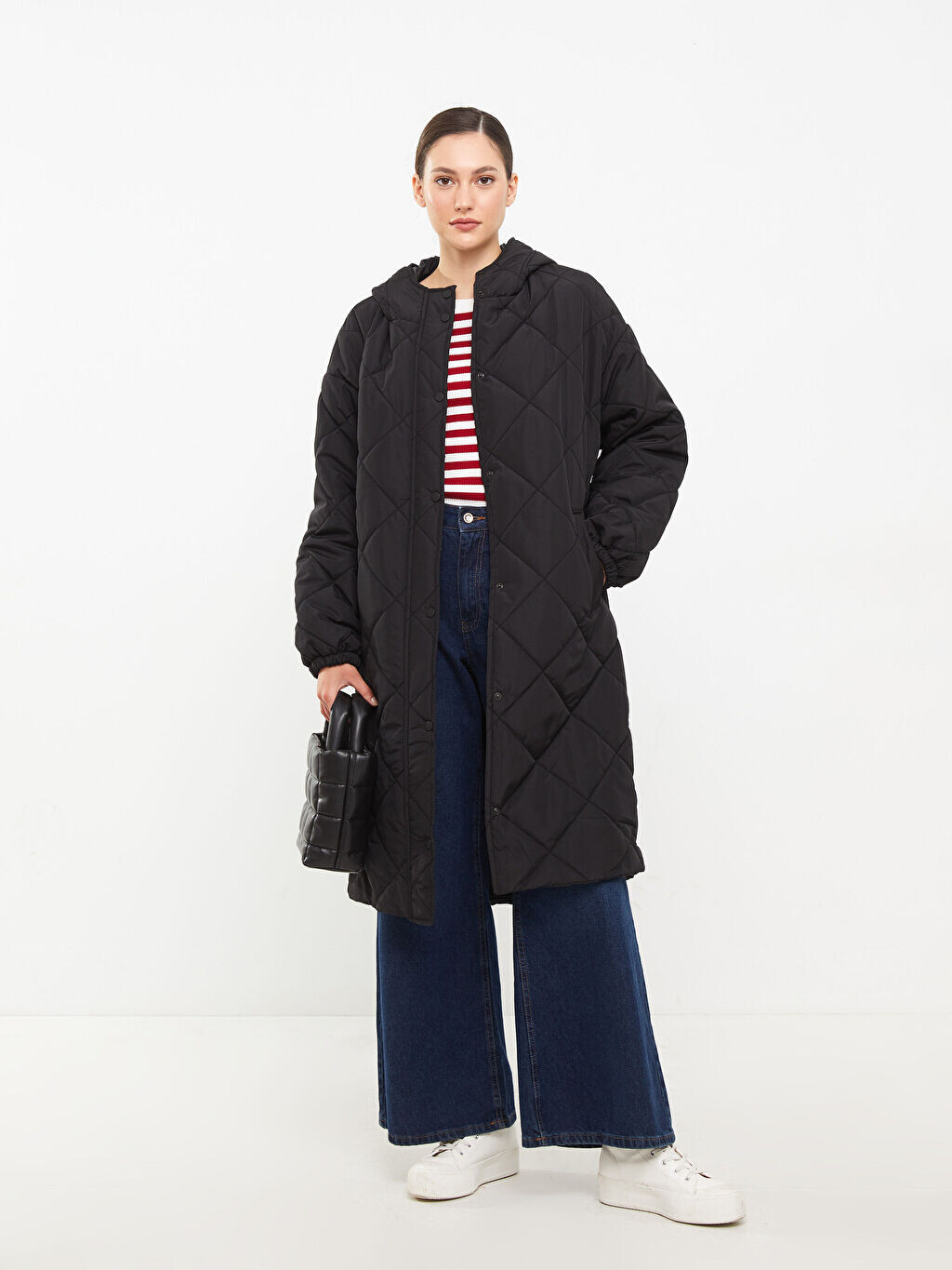 

Женский пуховик с капюшоном и стеганым узором с длинным рукавом LCW Modest, Черный