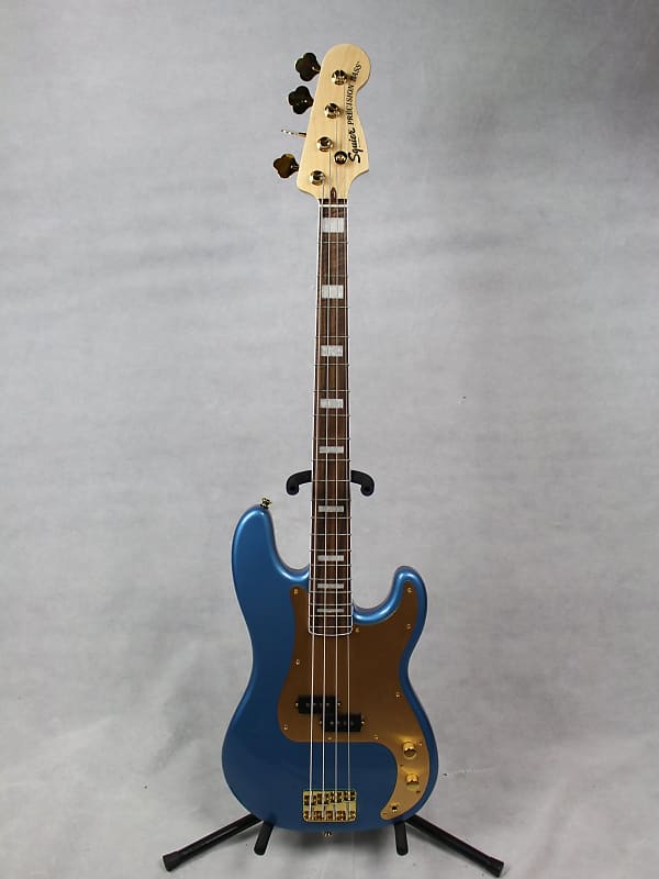 цена Fender Squier 40th Anniversary Precision Bass Gold Edition Lake Placid Blue
