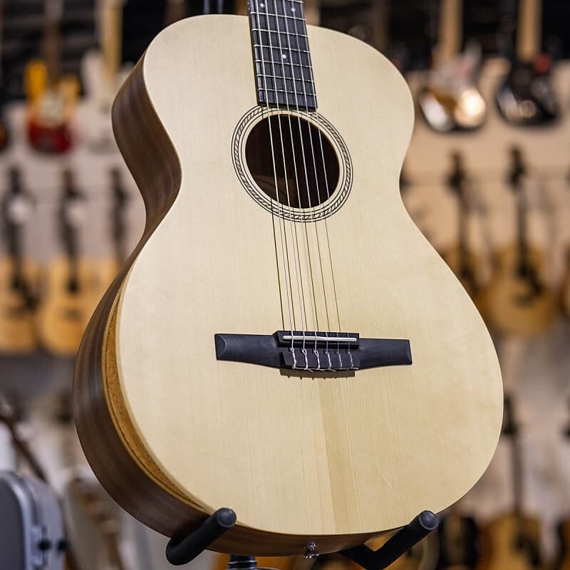 

Taylor Academy 12-N Nylon Grand Concert Acoustic с сумкой для переноски A12-N