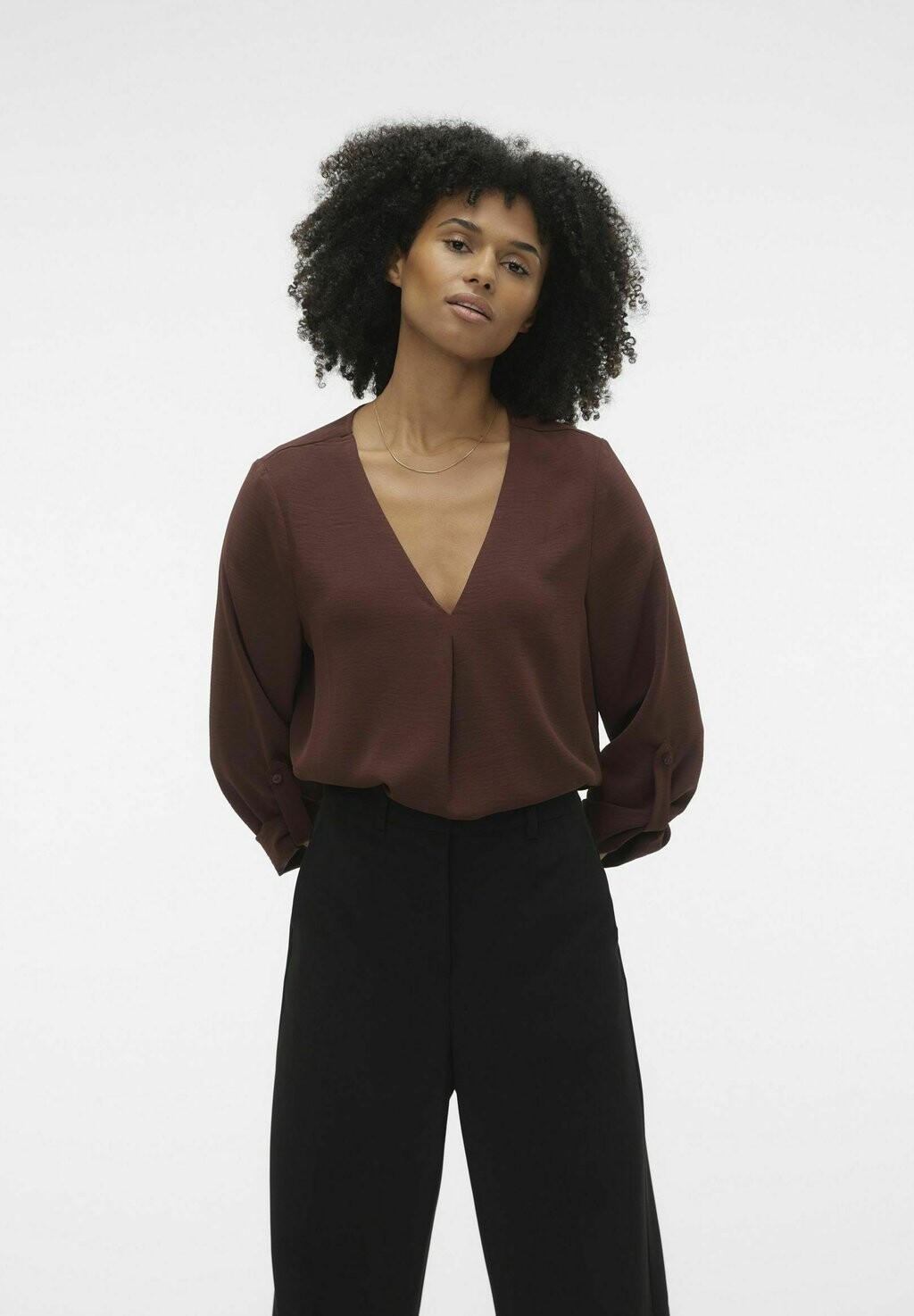 

Блуза Vero Moda VMKAS LS V-NECK WVN GA NOOS, цвет bitter chocolate