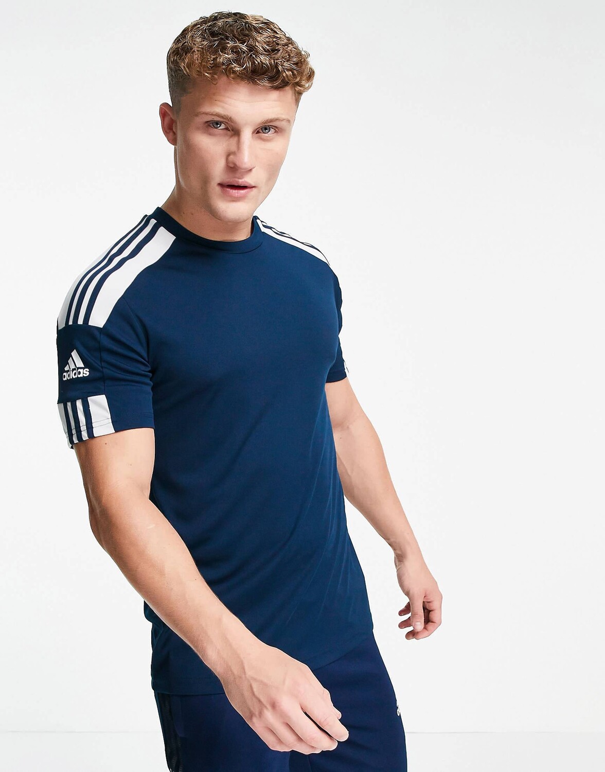 

Темно-синяя футболка adidas Football Squadra 21