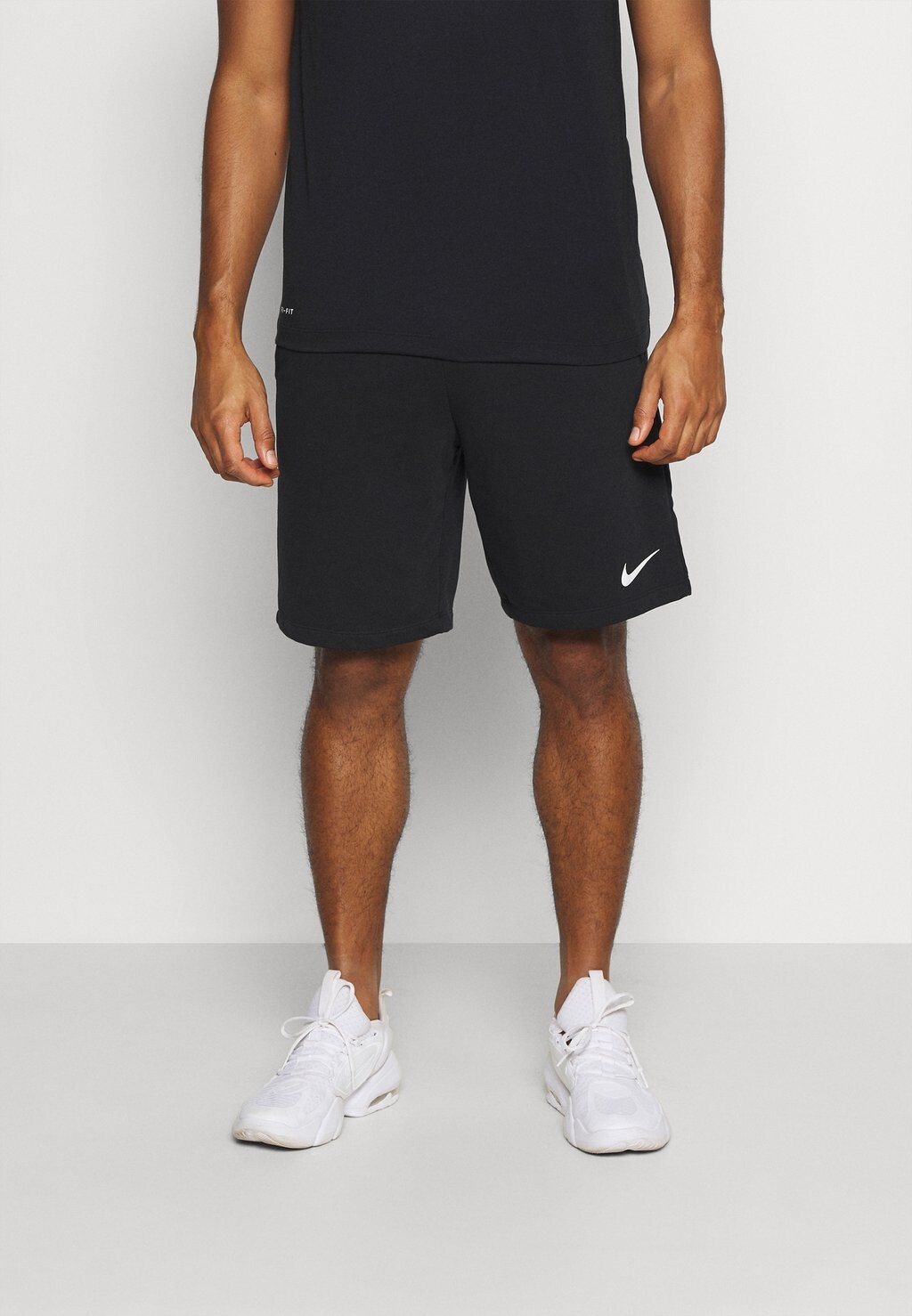 

Спортивные шорты Nike Short, черный / белый