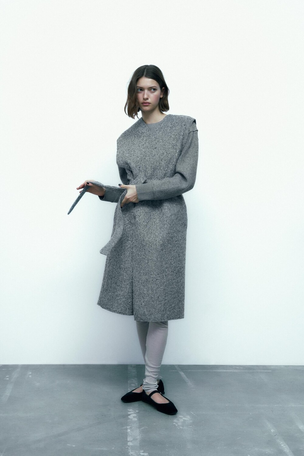 

Жилет из букле с поясом ZARA, серый мергель