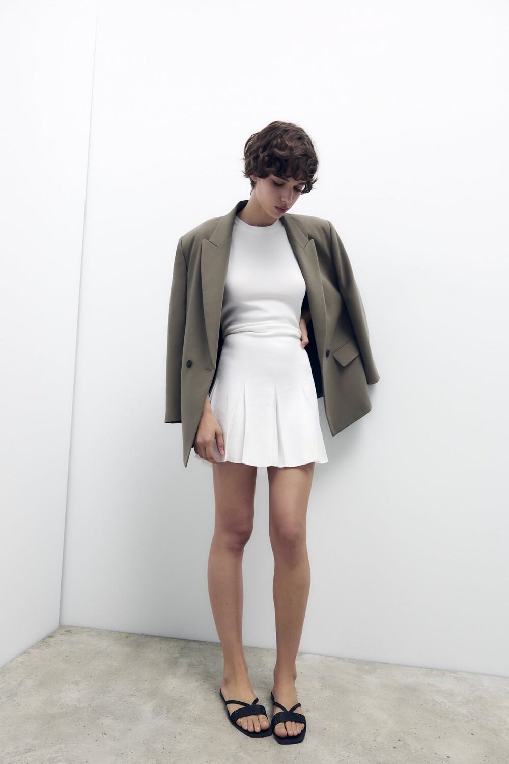 

Сандалии на плоской подошве с блестками Zara, черный