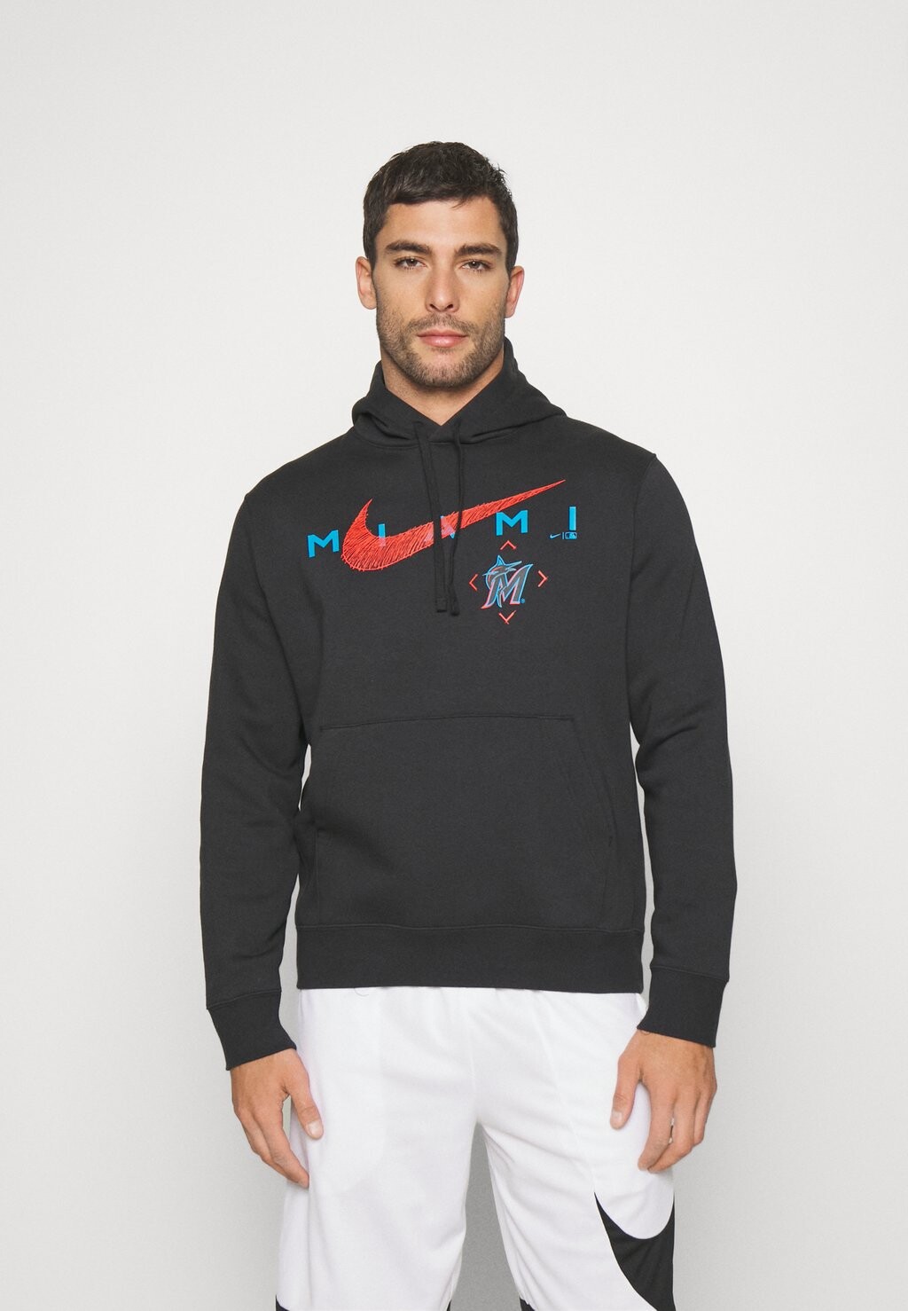 

Толстовка на молнии Nike