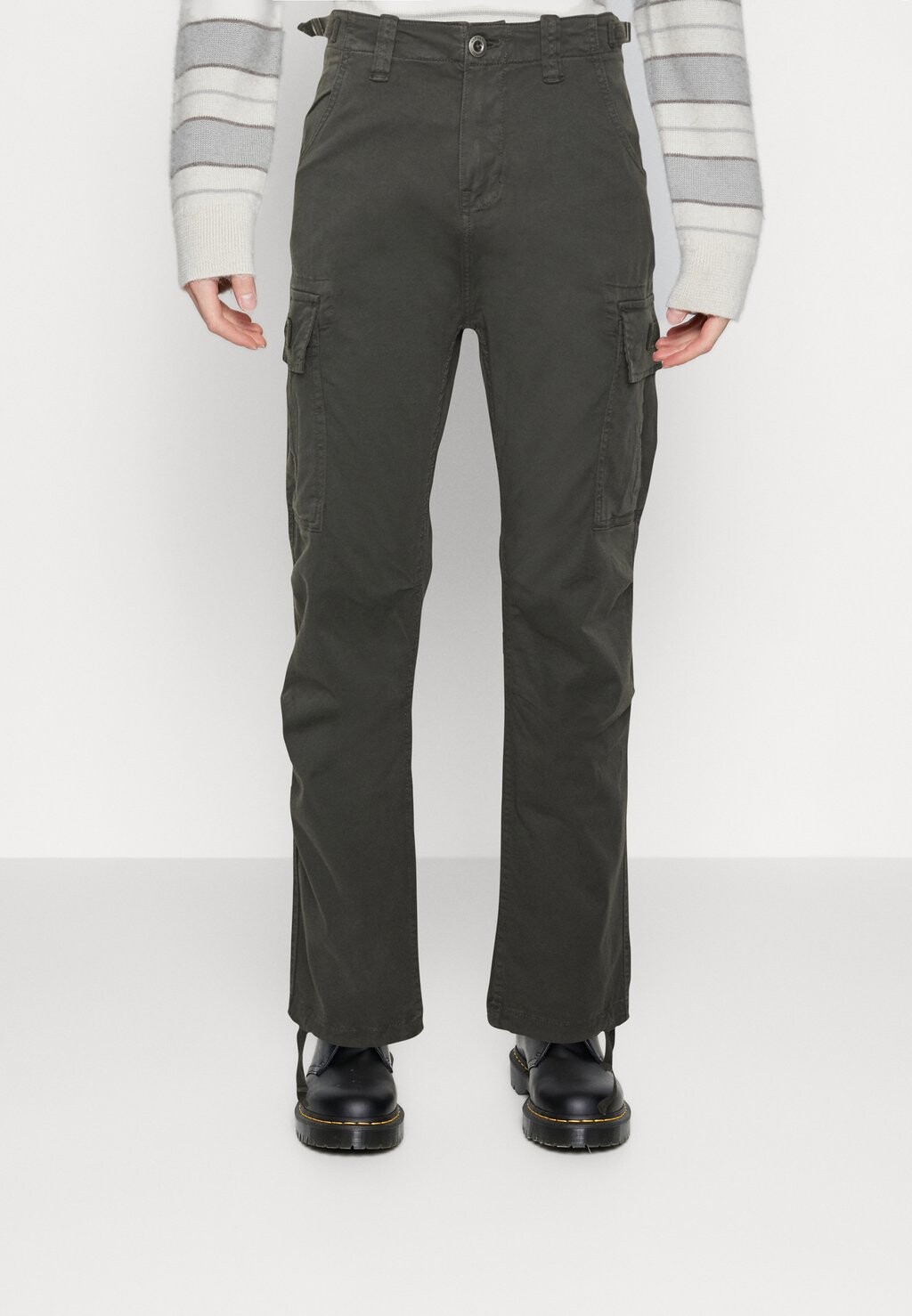 

Брюки-карго Alpha Industries, серый