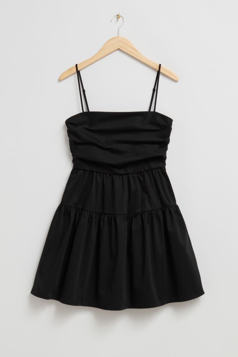 цена Платье Babydoll со складками и другими историями H&M, черный