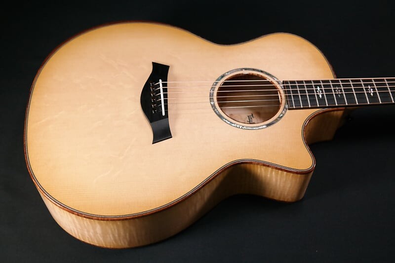 

Акустическая гитара Taylor Custom Grand Auditorium Figured Big Leaf Maple LIMITED 101