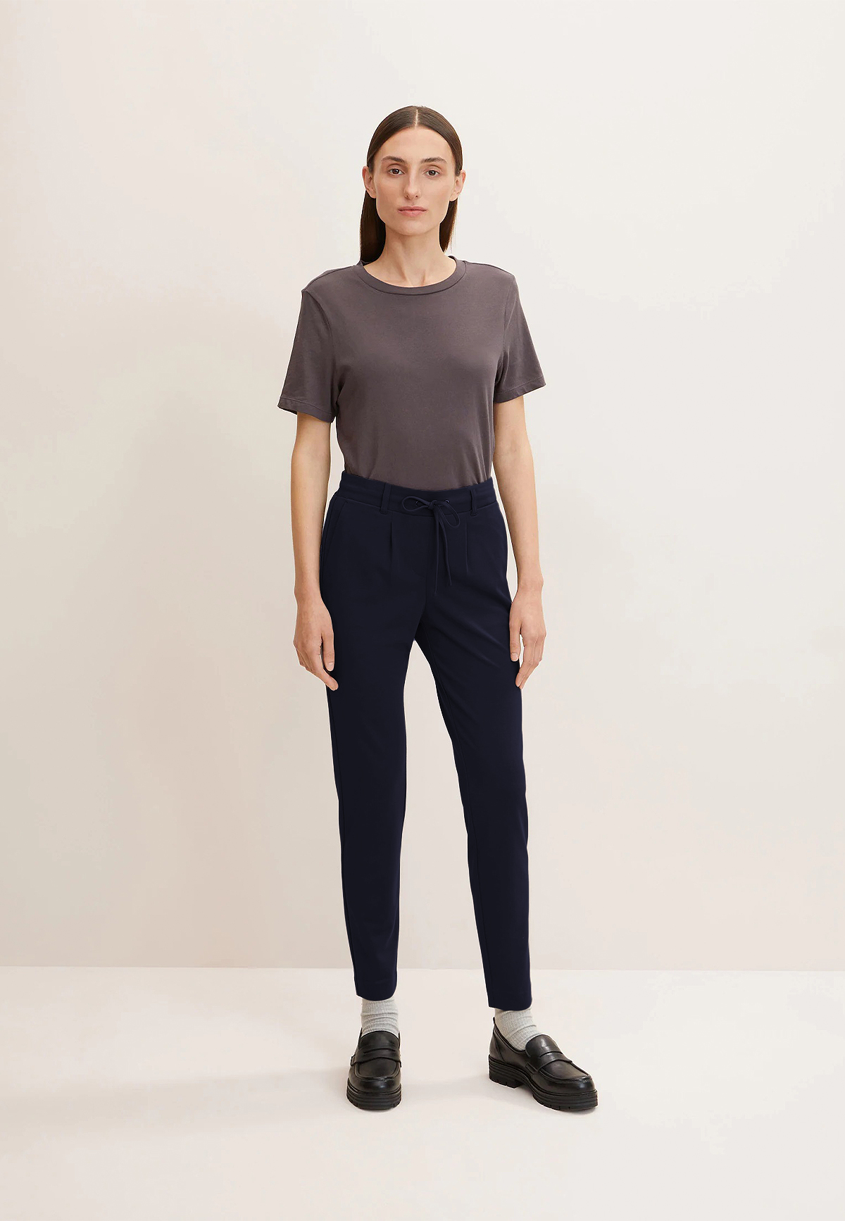 

Брюки Tom Tailor Elegante Business Stoffhose Loose Fit Ankle Pants mit Tunnelzug, темно-синий