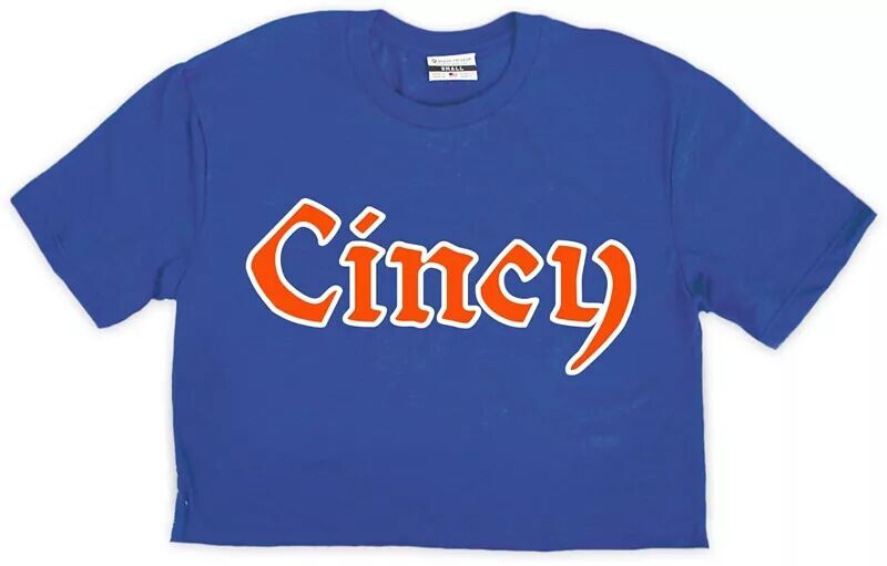 

Синяя укороченная футболка с надписью Where I'm From Cincinnati Goth Script