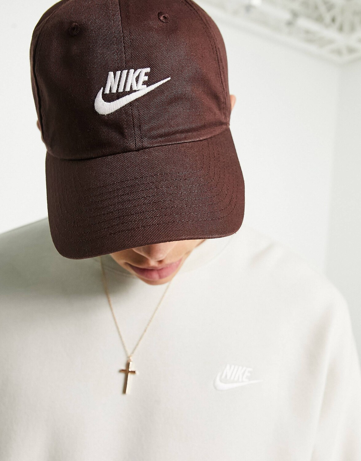 

Коричневая кепка с логотипом Nike Club