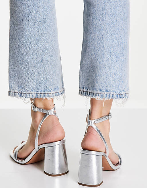 

Серебристые босоножки на блочном каблуке ASOS DESIGN Wide Fit Hilton
