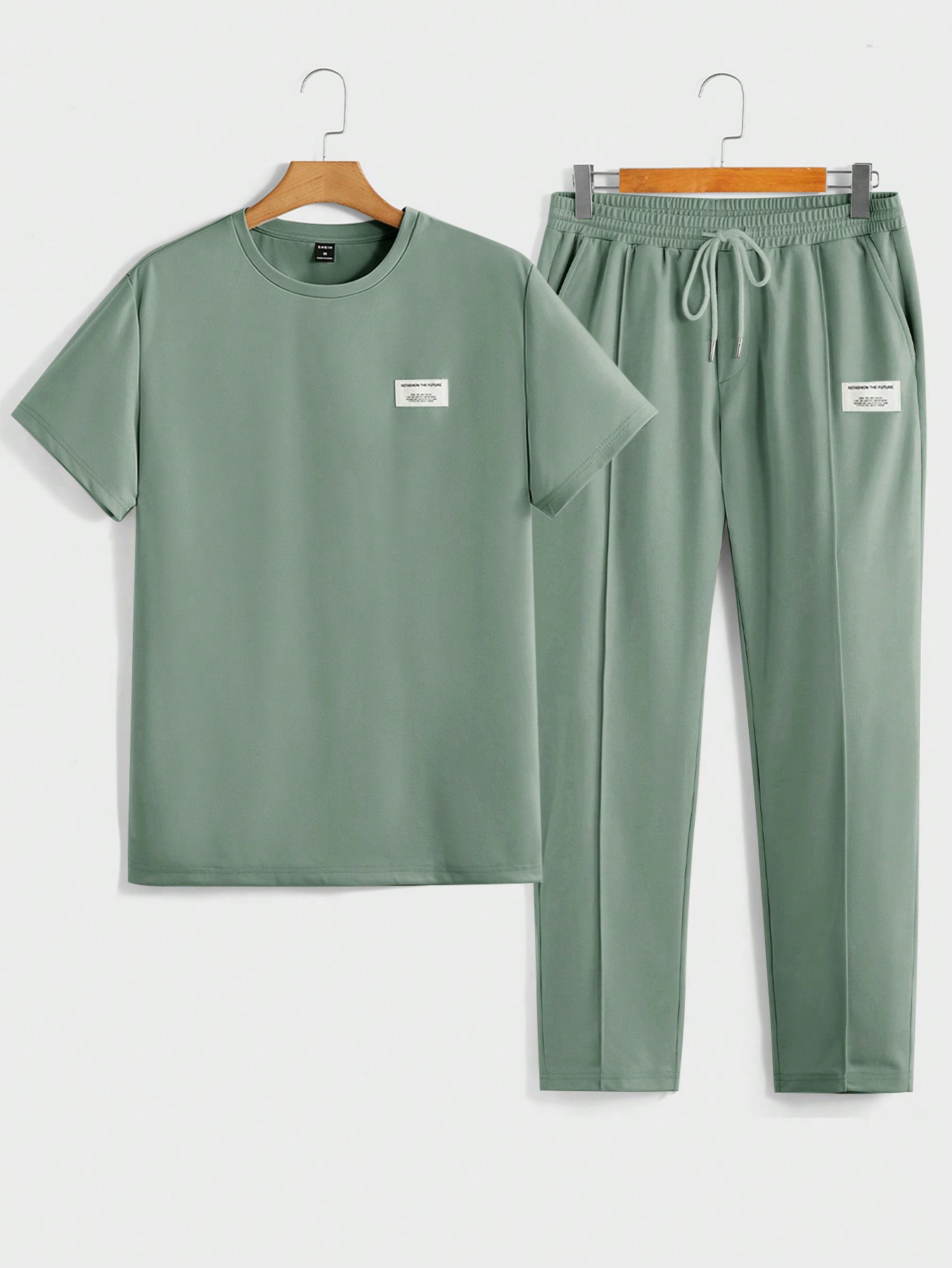 Мужская футболка с короткими рукавами и трикотажными повседневными брюками Manfinity Homme с надписью и нашивкой, зеленый