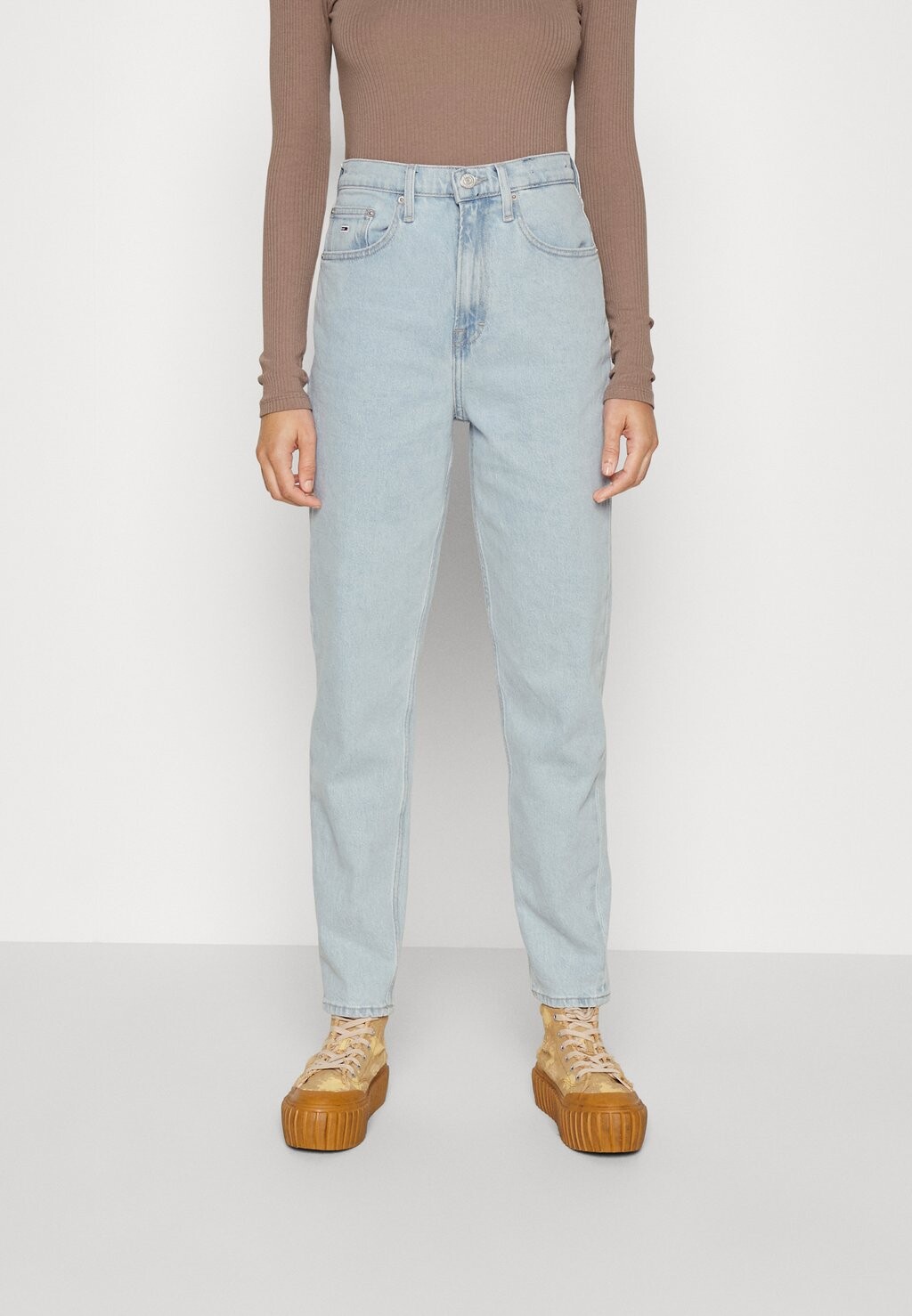 

Джинсы свободного кроя Tommy Jeans