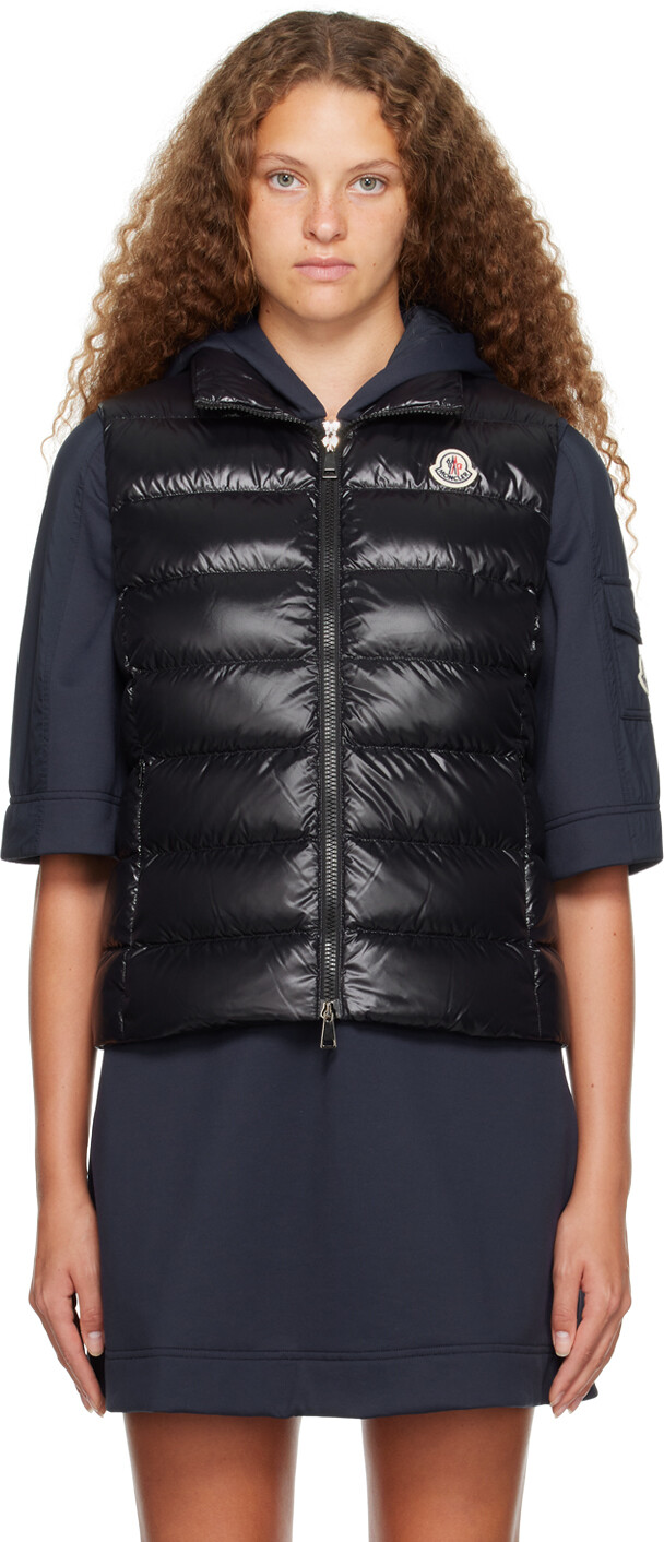 

Черный пуховик Moncler Ghany