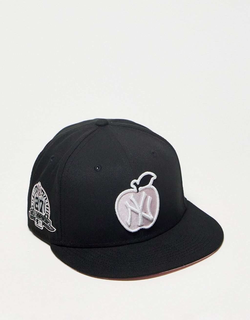 

Черная кепка с нашивкой в виде яблока New Era 9Fifty New York Yankees