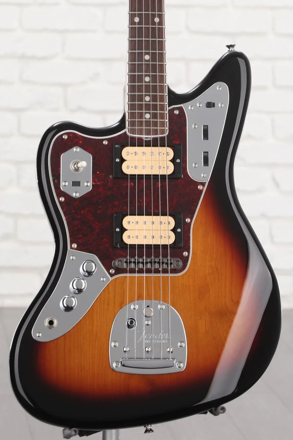 

Fender Kurt Cobain Jaguar для левши — 3-Tone Sunburst с накладкой из палисандра