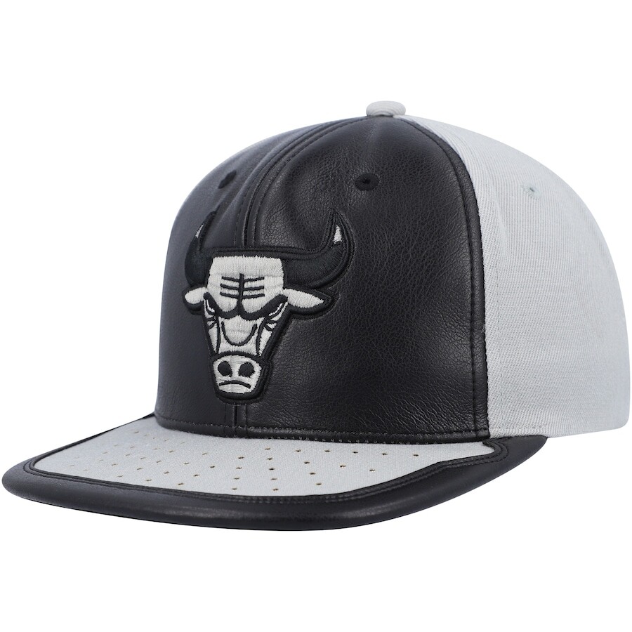 

Бейсболка Mitchell & Ness Chicago Bulls, черный