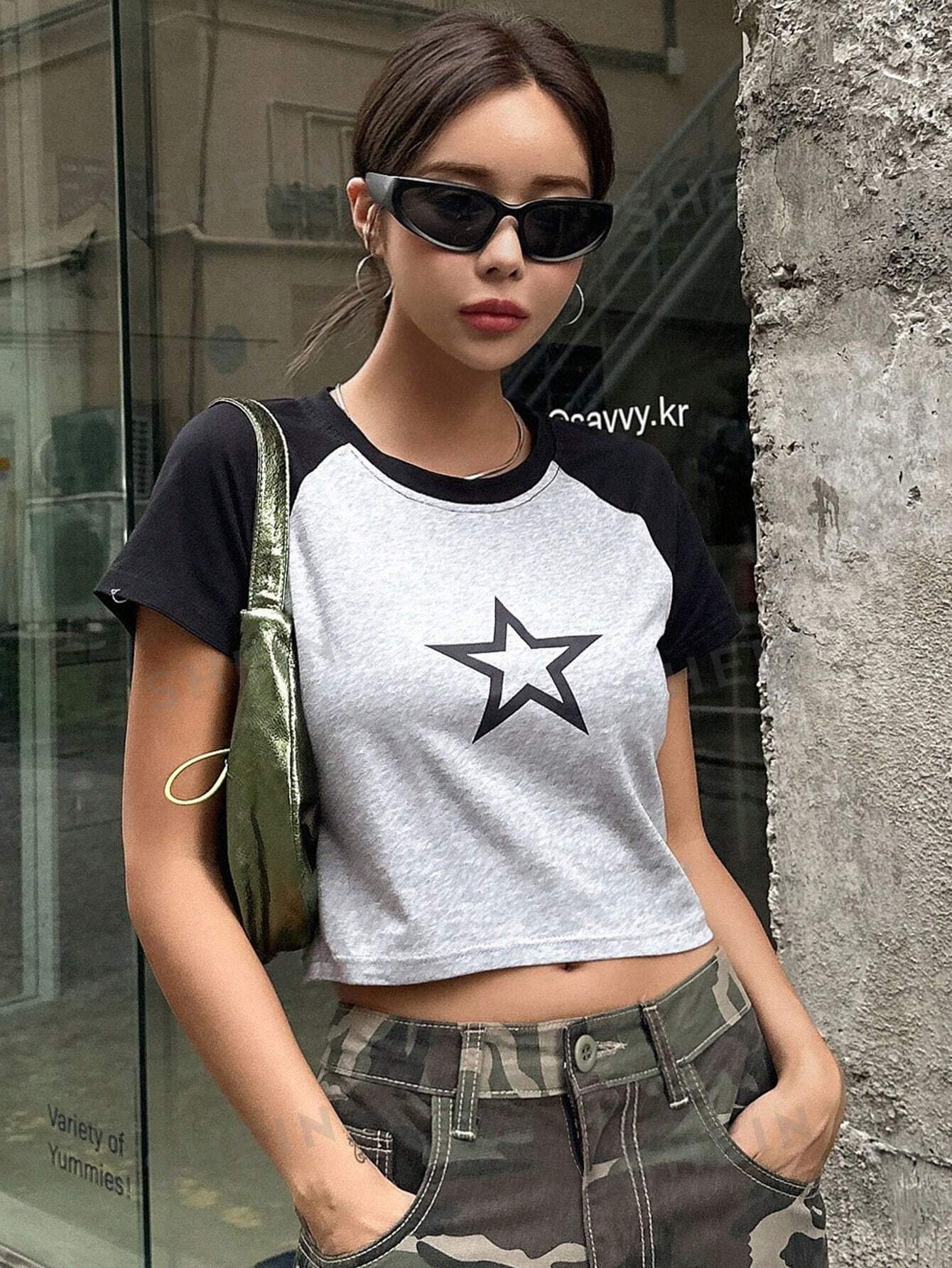 цена Женская футболка DAZY с короткими рукавами и цветными блоками, черный