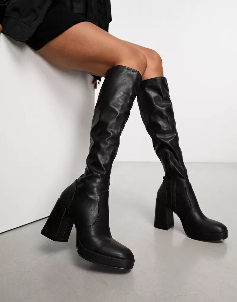 

Черные сапоги до колена скинни на каблуке Schuh Della