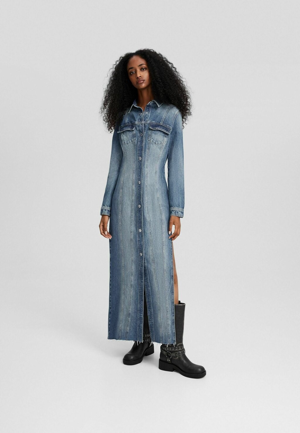 

Джинсовое платье Bershka, светло-синий