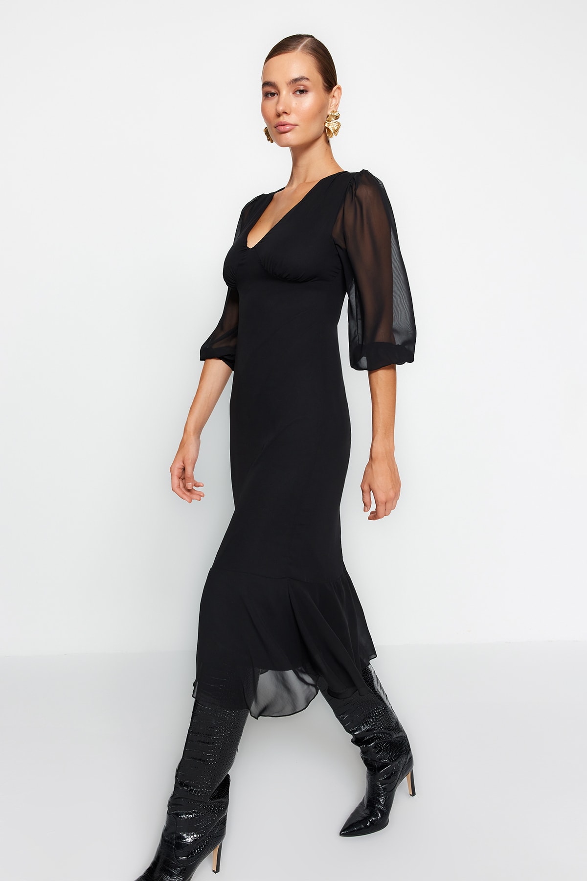 цена Платье-миди Trendyol с V-образным вырезом, черный
