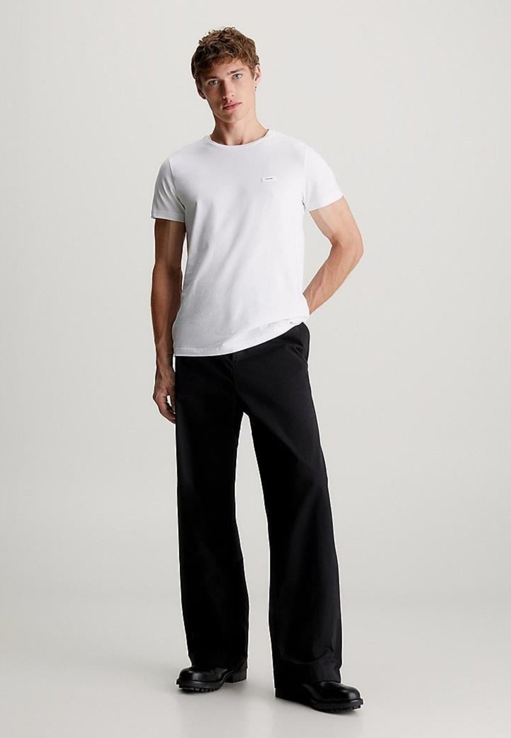 Базовая футболка Slim Fit Calvin Klein, цвет bright white