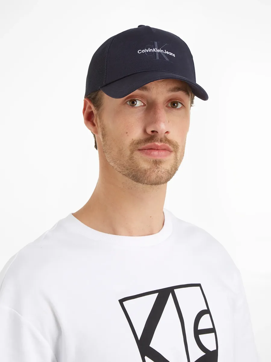 

Кепка дальнобойщика Calvin Klein Jeans "MONO LOGO EMBRO TRUCKER HAT", с сетчатой ​​вставкой, черный