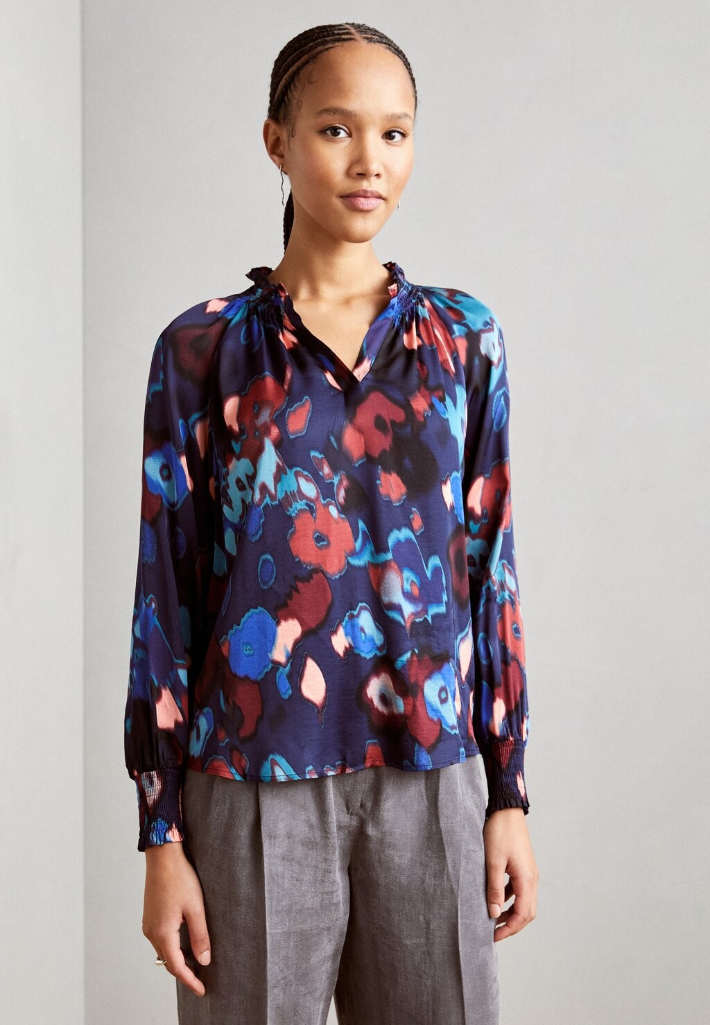 

Блузка Esprit GATHER V NECK, темно-синий