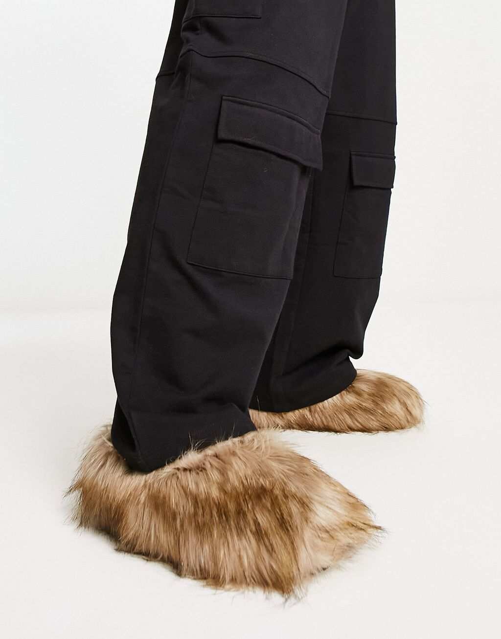 

Тапочки из искусственного меха ASOS DESIGN Extreme