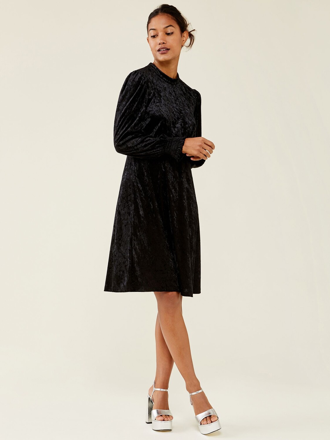 

Бархатное мини-платье Finery Cecilia, черный