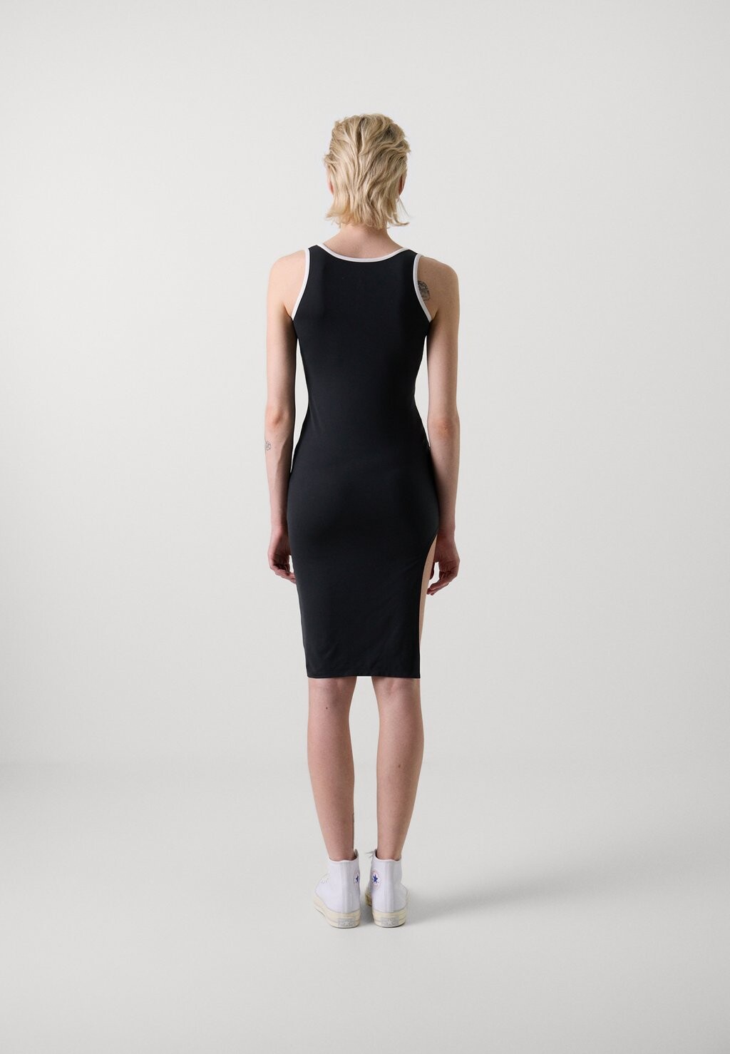 

Легкое платье CONVERSE X FENG CHEN WANG DRESS Converse, черный