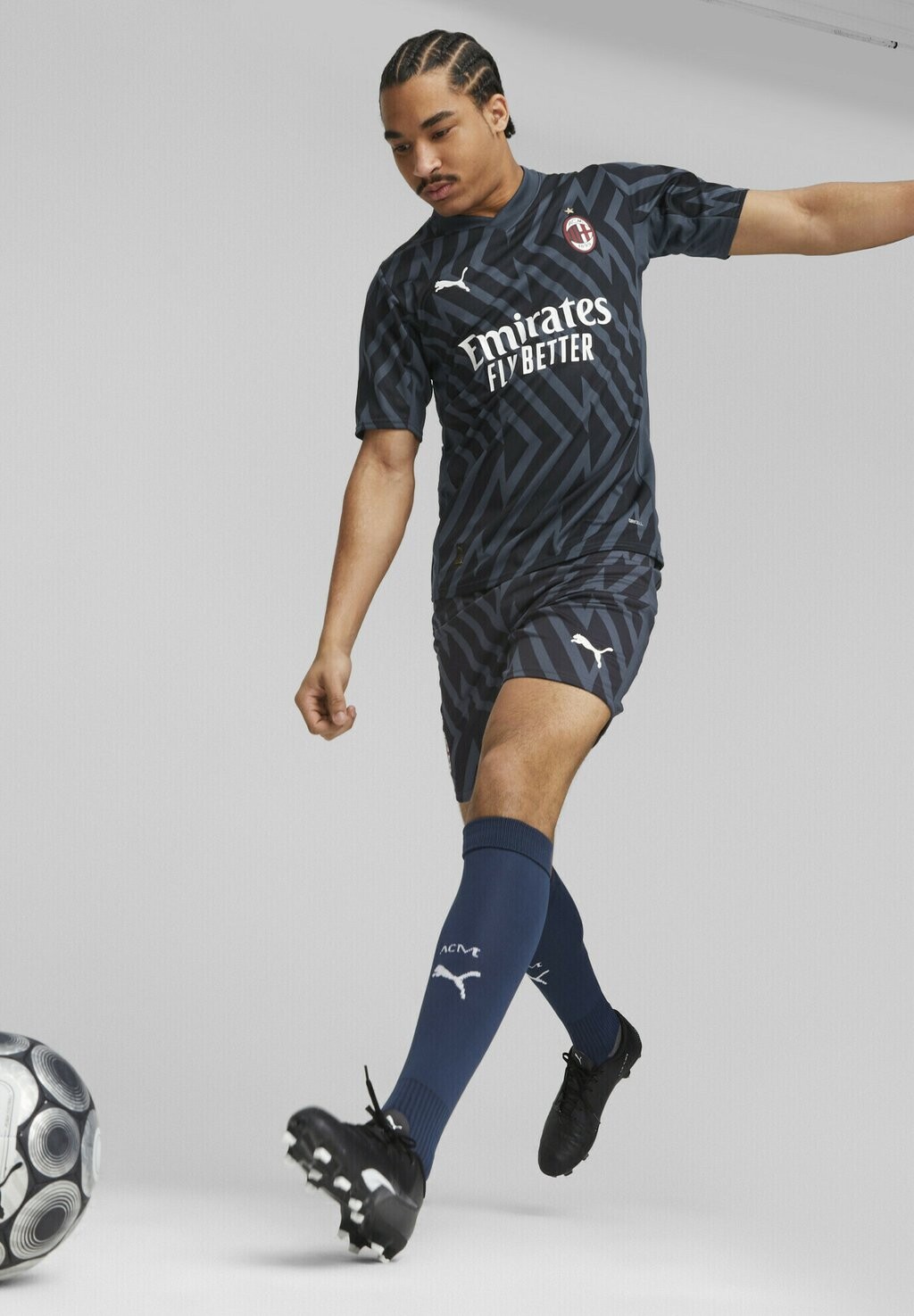 

Команда AC MILAN KURZÄRMLIGES FUSSBALL Puma, темная ночь