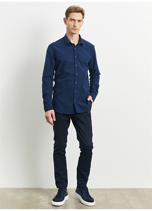 

Slim Fit однотонная темно-синяя мужская рубашка с воротником на пуговицах Altınyıldız Classic