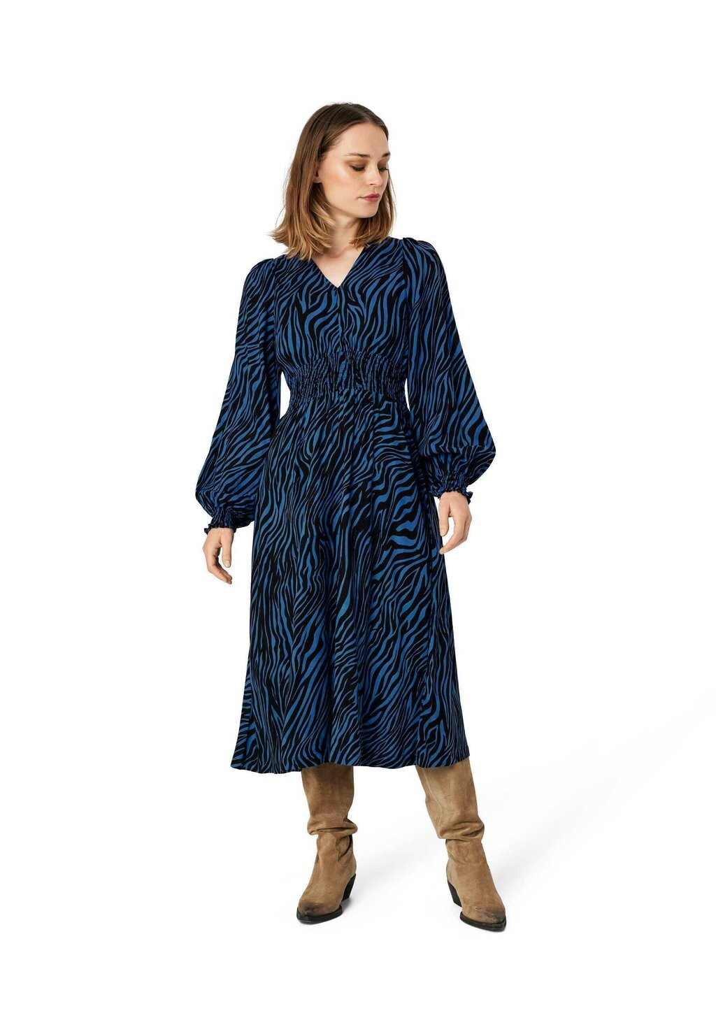 

Платье повседневное HALIUM Unmade Copenhagen, цвет print blue black