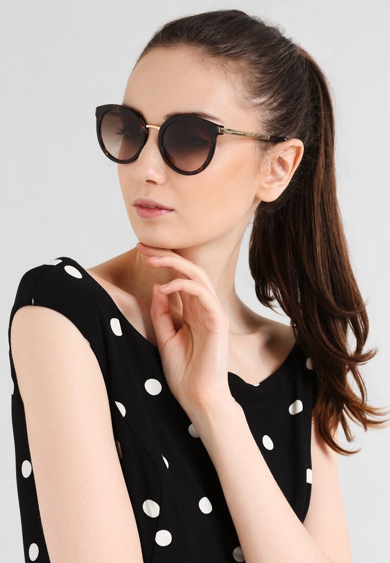 

Солнцезащитные очки Dolce&Gabbana, коричневый