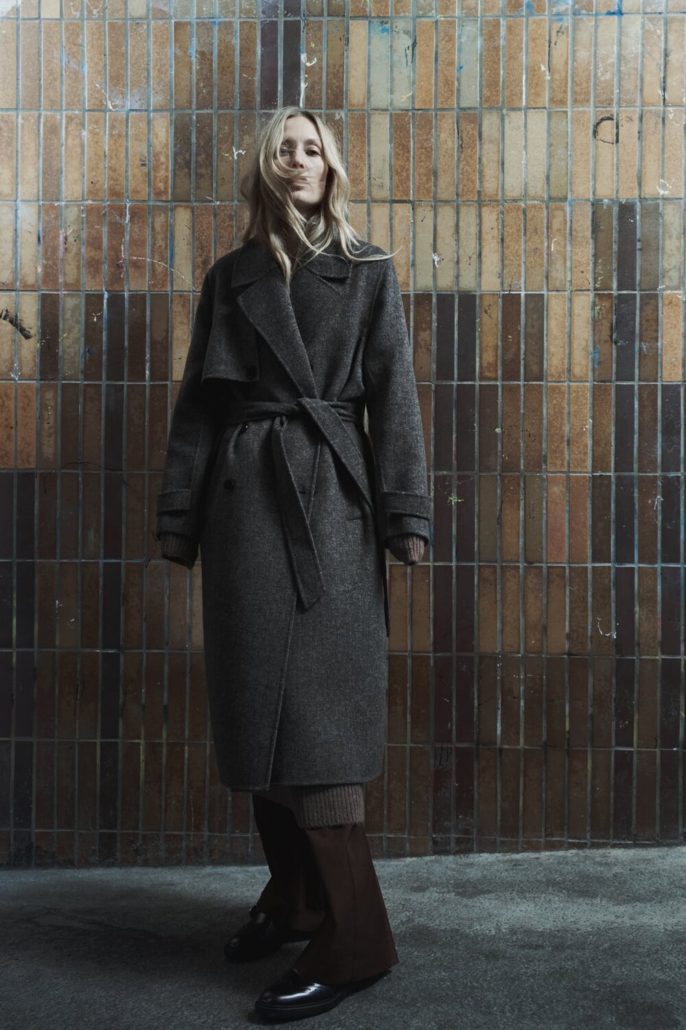 

Пальто с поясом и узором «елочка» из смесовой шерсти ZARA, черный