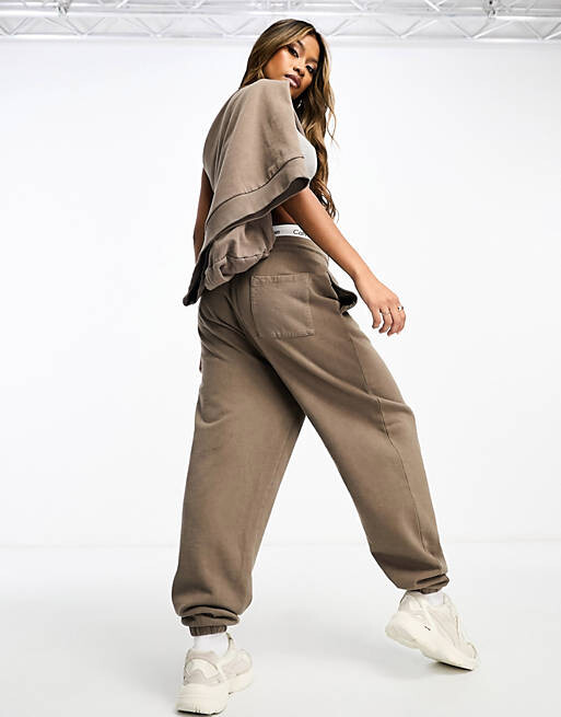 

Коричневые джоггеры свободного кроя ASOS DESIGN