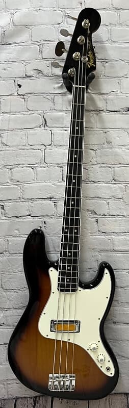 

Басс гитара Fender Gold Foil Sunburst 4-String Jazz Bass, Ebony Fretboard w/Bag 8.8 lbs