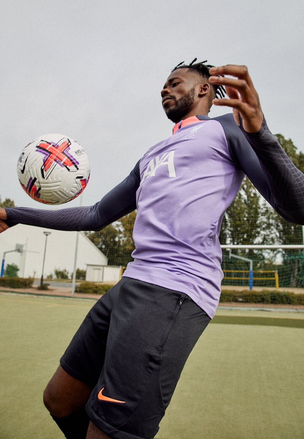 

Team Liverpool Fc Strike Drill 3Rd Nike, цвет space purple/hot punch/white