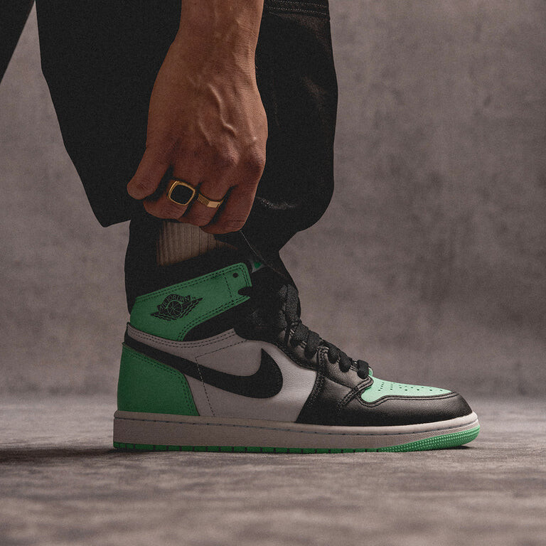 

Кроссовки Nike Air 1 Retro High Og *Green Glow* Jordan, белый