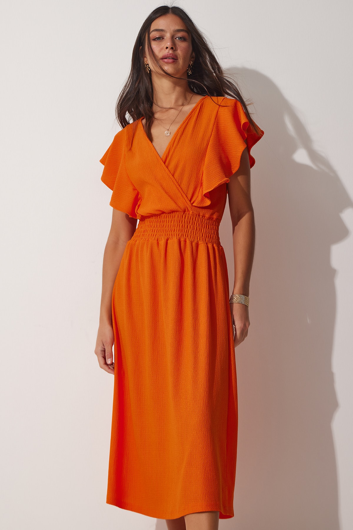 цена Женское оранжевое трикотажное платье с воланами Happiness İstanbul, оранжевый