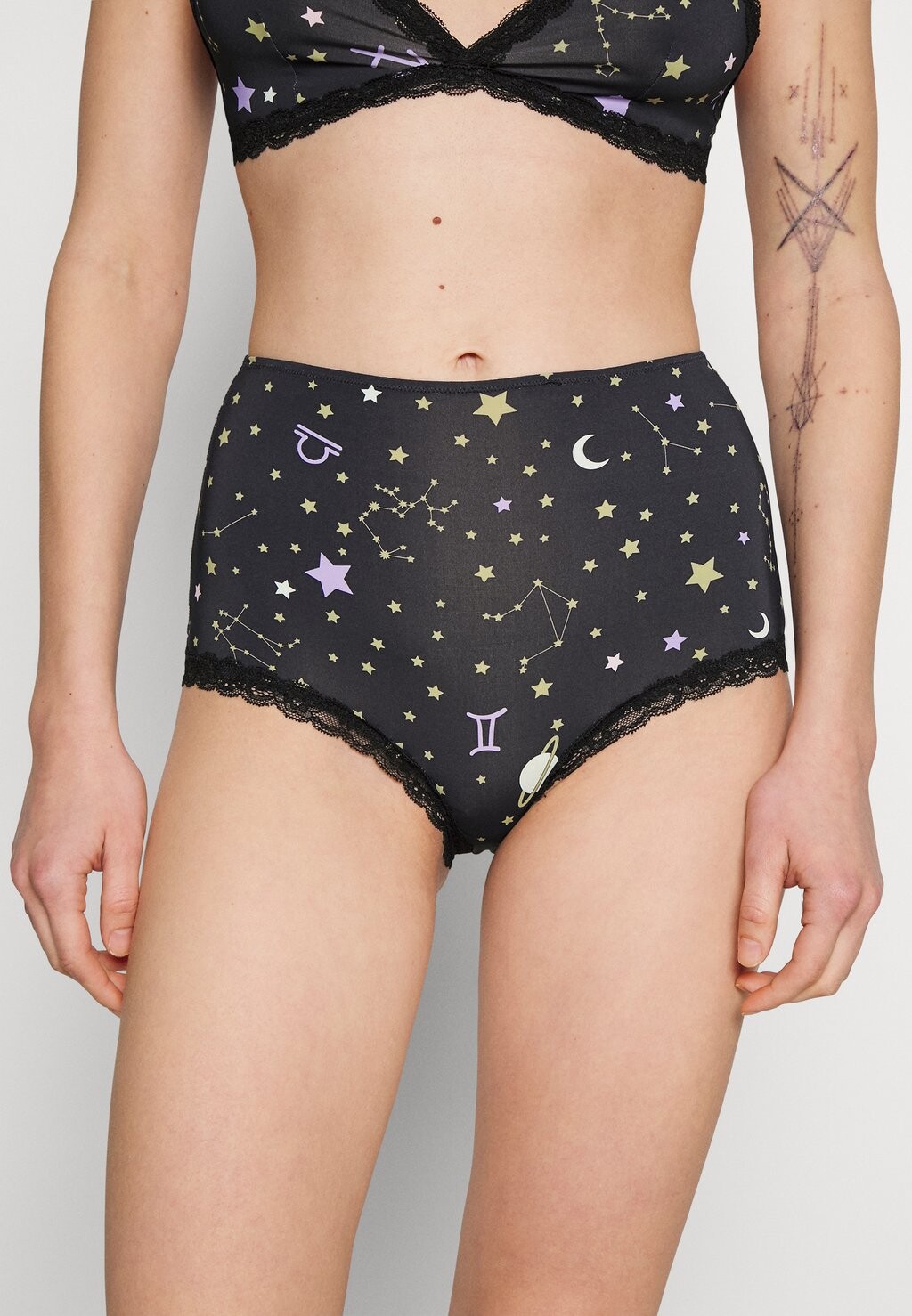 

Трусы Monki
