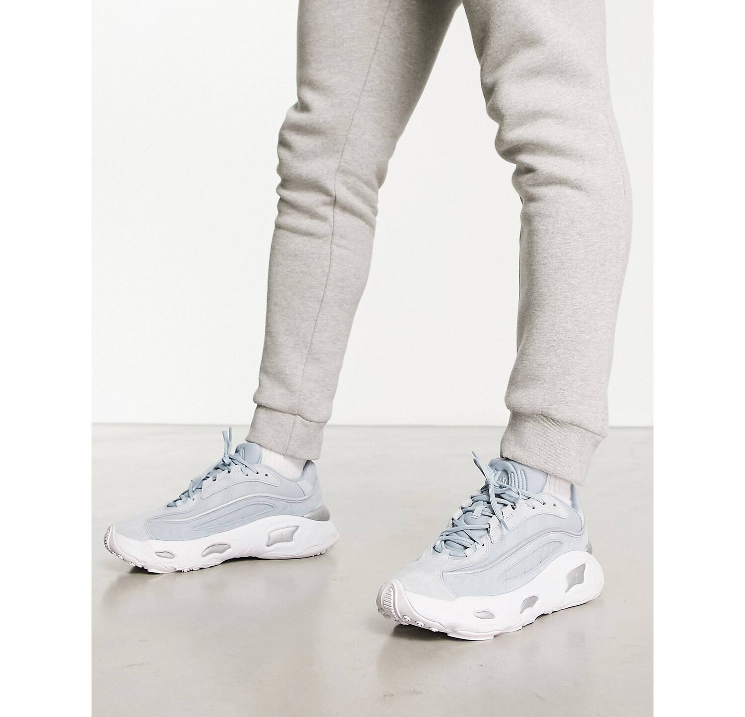 

Серебристо-серые кроссовки adidas Originals Oznova, Серый