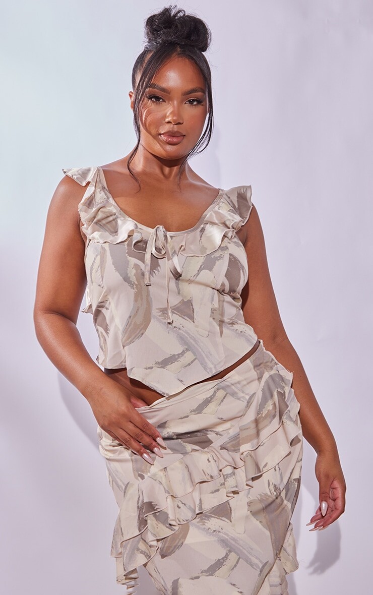 

PrettyLittleThing Кремовый топ с овальным вырезом и принтом Plus Mark Mark