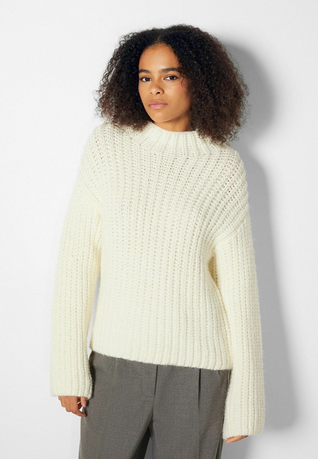 

Свитер Bershka