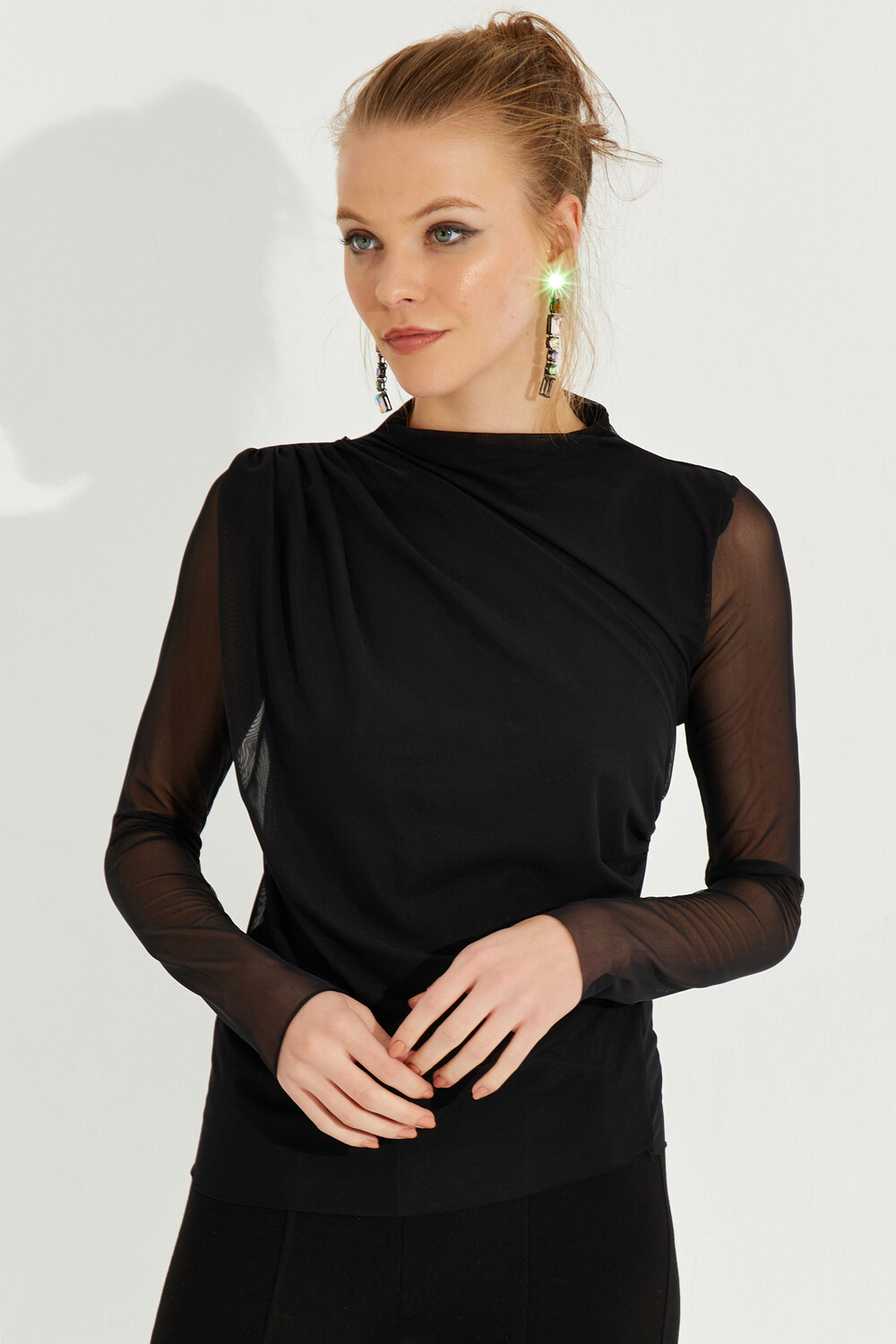 

Женская черная блузка из тюля со сборками и драпировкой LPP1244 Cool & Sexy, черный